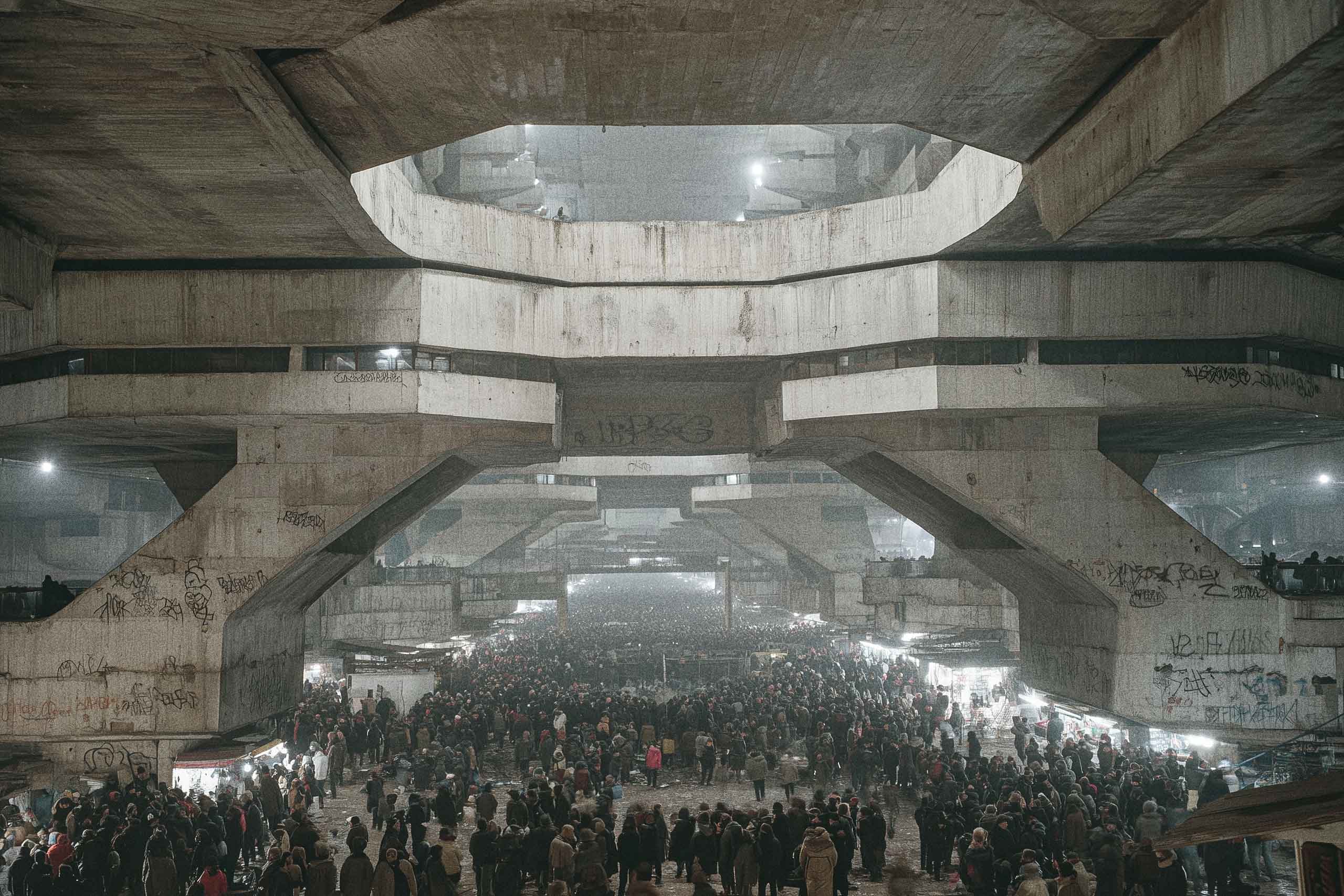 giacomo.drudi_Nighttime_architectural_photograph_of_a_crowded_m_edea3b92-7c77-4029-8504-1b63c1ea8508